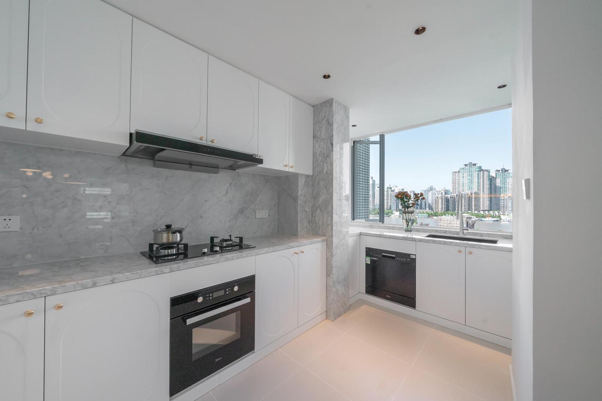 Apartment Eastern Hub - Bund Branch Simply Luxurious 4 King Beds, Big French Windows With Bund Views