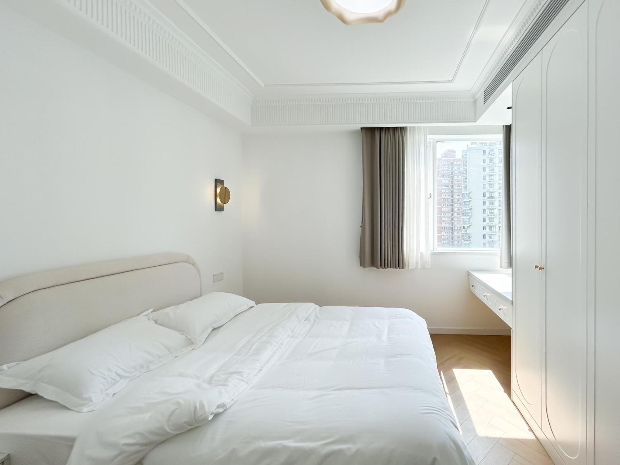 Eastern Hub - Bund Branch Simply Luxurious 4 King Beds, Big French Windows With Bund Views Apartment Shanghai
