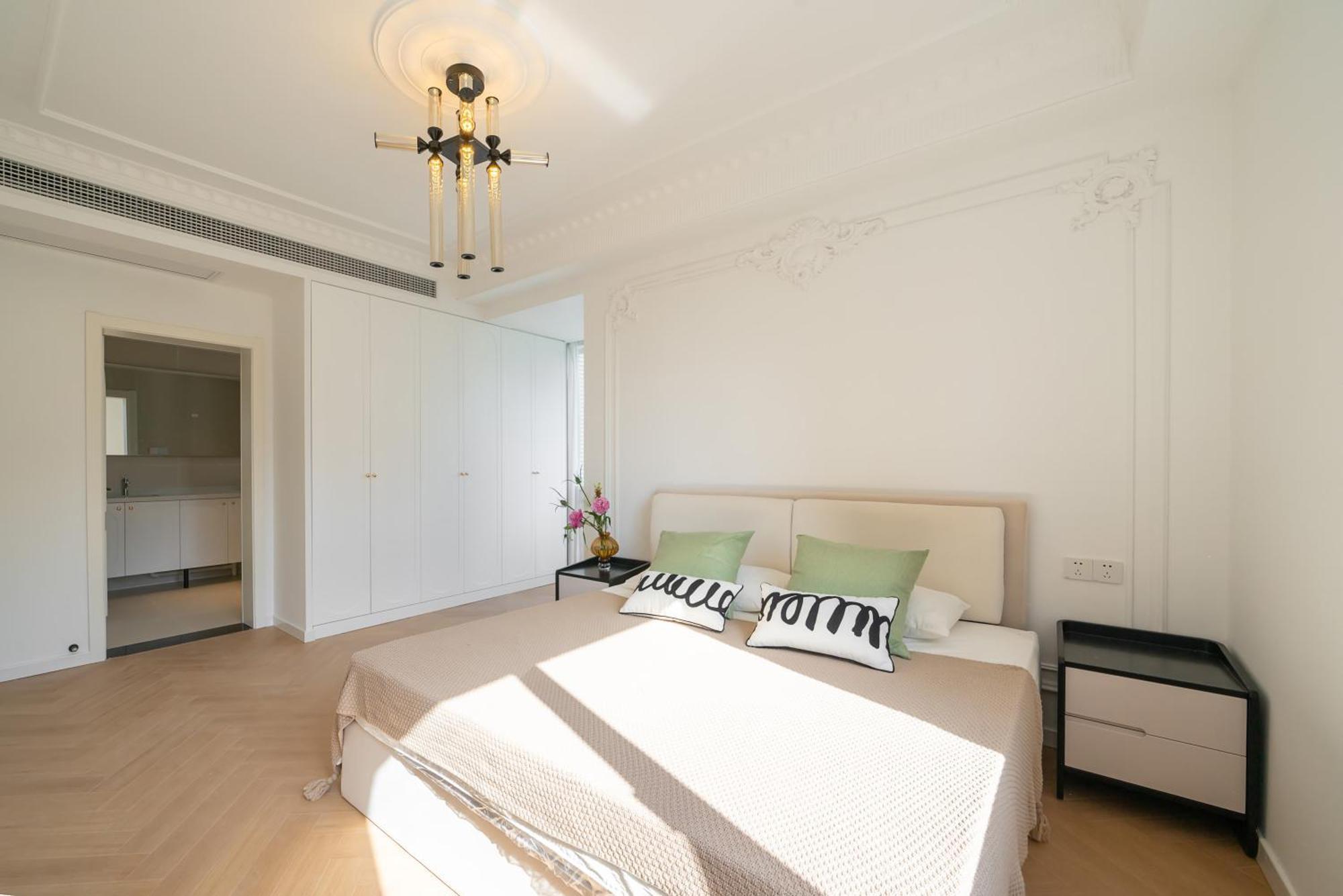 Eastern Hub - Bund Branch Simply Luxurious 4 King Beds, Big French Windows With Bund Views Apartment