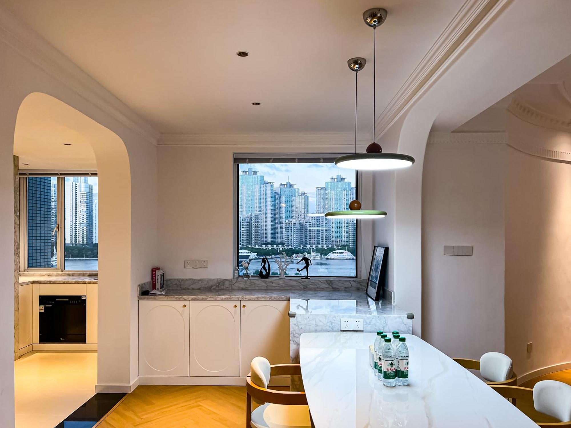Apartment Eastern Hub - Bund Branch Simply Luxurious 4 King Beds, Big French Windows With Bund Views