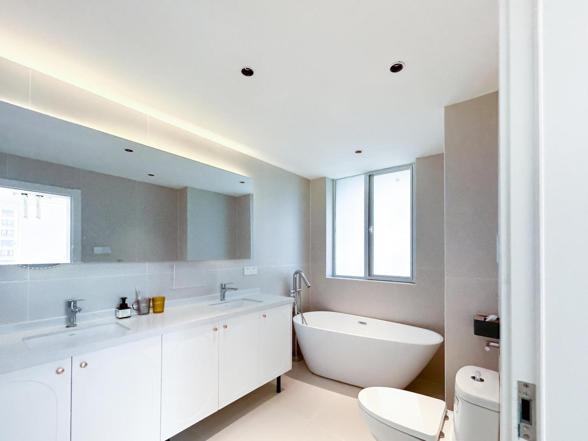Eastern Hub - Bund Branch Simply Luxurious 4 King Beds, Big French Windows With Bund Views Apartment Shanghai