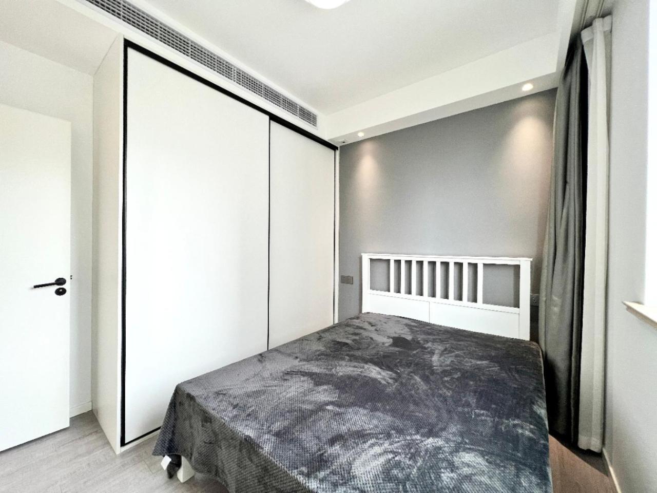 Eastern Hub - Bund Branch Simply Luxurious 4 King Beds, Big French Windows With Bund Views Shanghai