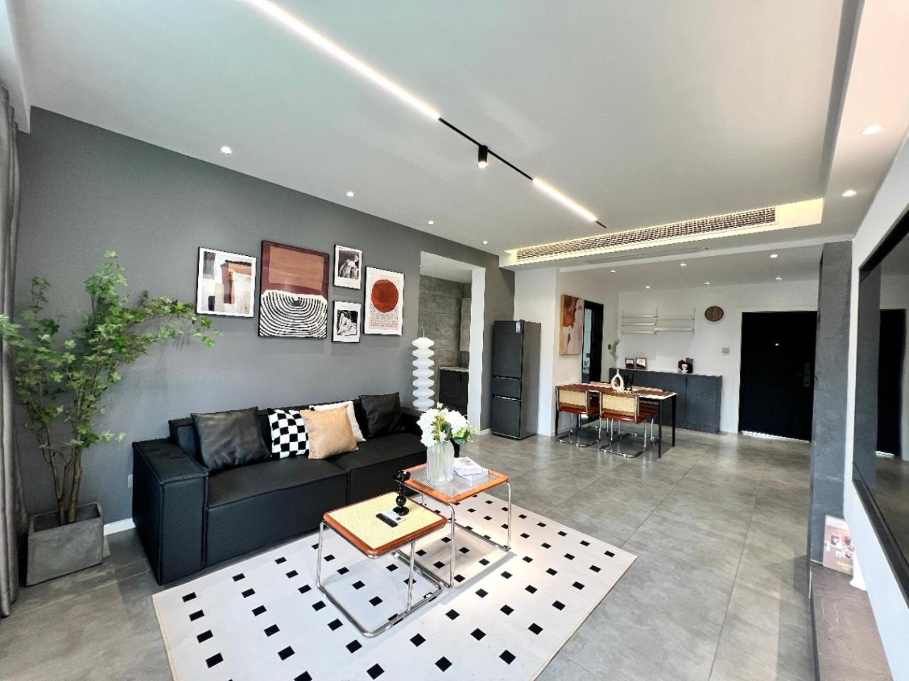 Apartment Eastern Hub - Bund Branch Simply Luxurious 4 King Beds, Big French Windows With Bund Views