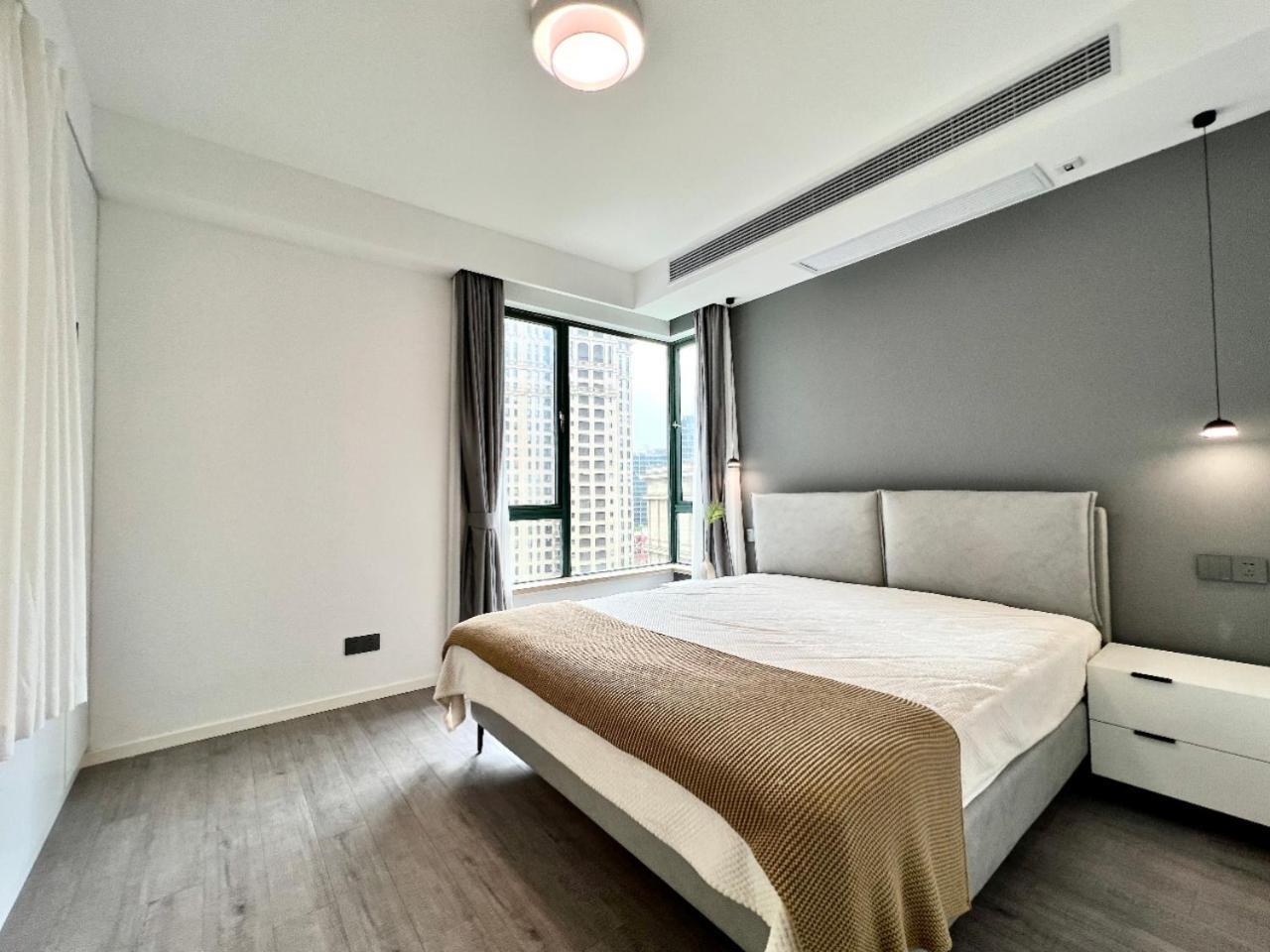 Apartment Eastern Hub - Bund Branch Simply Luxurious 4 King Beds, Big French Windows With Bund Views Shanghai