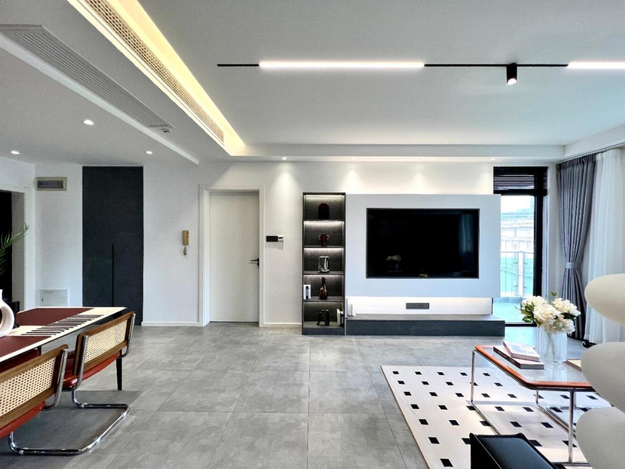 Apartment Eastern Hub - Bund Branch Simply Luxurious 4 King Beds, Big French Windows With Bund Views