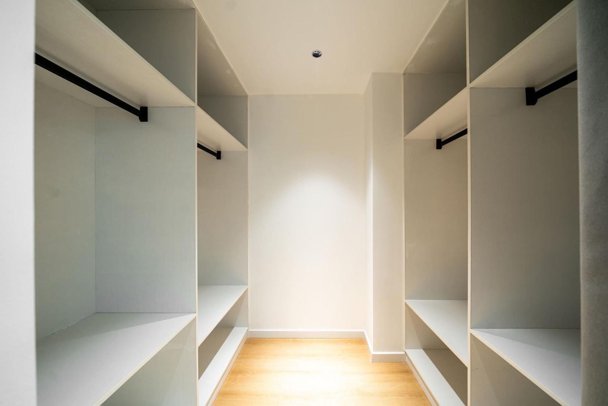 Apartment Eastern Hub - Bund Branch Simply Luxurious 4 King Beds, Big French Windows With Bund Views Shanghai